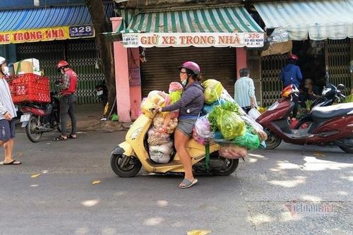 Ba lần dân Sài thành đổ xô đi chợ bất chấp nguy hiểm đại dịch