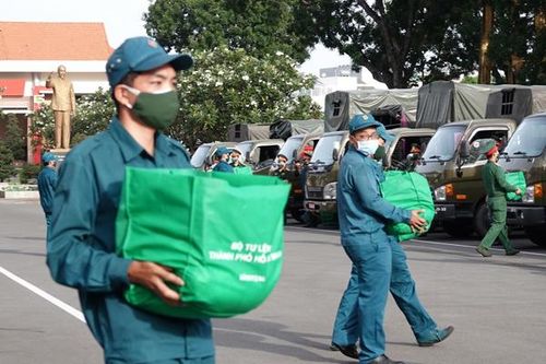 TP.HCM cấp bách triển khai công tác hỗ trợ người dân trước giờ G