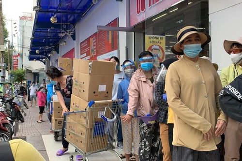 Chỉ thị khẩn của TP.HCM: Người dân không ra khỏi nhà