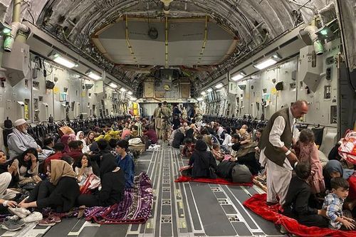 Người tị nạn Afghanistan từng hợp tác với Mỹ được đưa tới Tây Ban Nha
