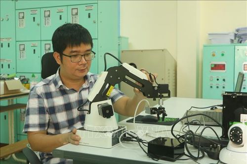 Con đường khoa học của Giáo sư được phong hàm ở tuổi 40