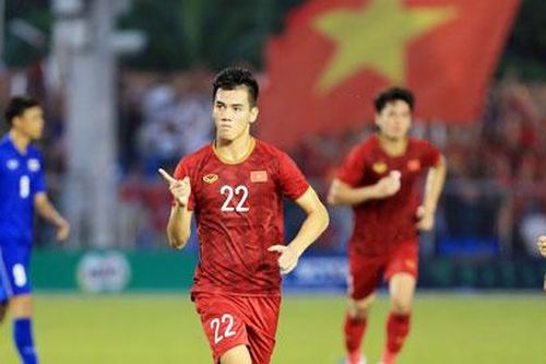 Nguyễn Tiến Linh: Nặng gánh trên đôi chân