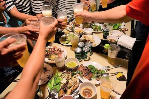 Tụ tập ăn nhậu khi đang cách ly, 6 người bị phạt 65 triệu đồng
