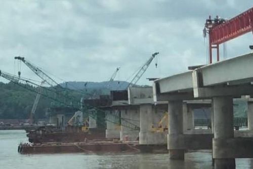 Quảng Ninh: Một công nhân rơi xuống biển khi đang thi công cầu