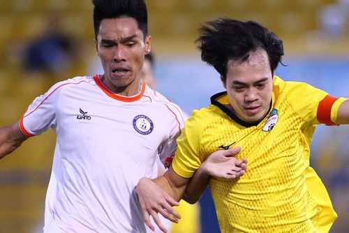 HLV Võ Đình Tân: 'SLNA trụ hạng, Khánh Hòa lên V.League'