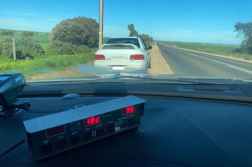 Tài xế 80 tuổi bị treo bằng lái 6 tháng vì chạy xe với tốc độ 182 km/h