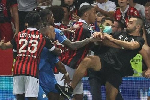 Derby hỗn loạn và quyết định tranh cãi của bóng đá Pháp