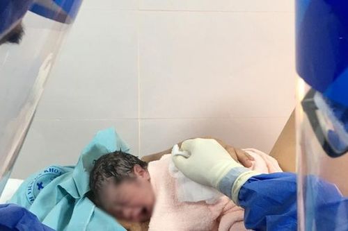 Sản phụ tổn thương phổi nặng đã 'vượt cạn' thành công tại khu điều trị Covid-19