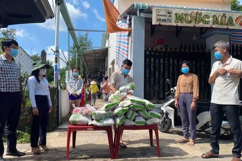 Bình Dương: Ưu tiên hỗ trợ 8.300 tấn gạo cho 11 phường 'khóa chặt, đông cứng'