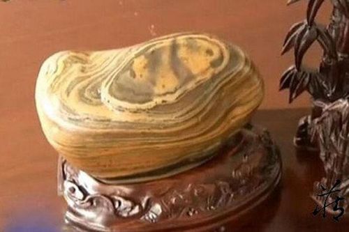 Nhặt đá lạ ven biển, 'vỡ òa' nghe chuyên gia định giá 500 tỷ