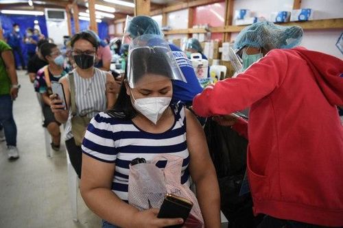 Đông Nam Á tiếp tục là điểm nóng dịch COVID-19 của thế giới