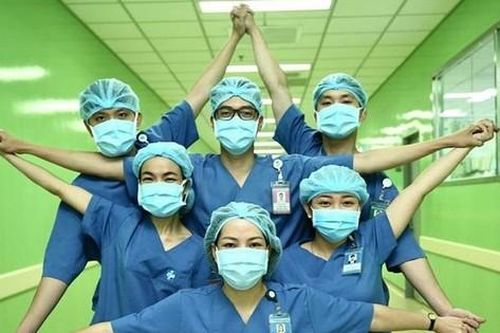 Người dân TPHCM đồng lòng 'ở yên trong nhà' chống dịch