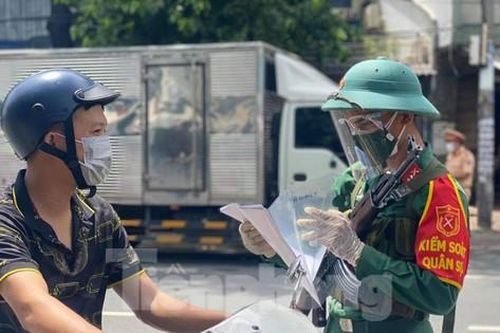 TPHCM cho thêm nhiều ngành nghề được ra đường