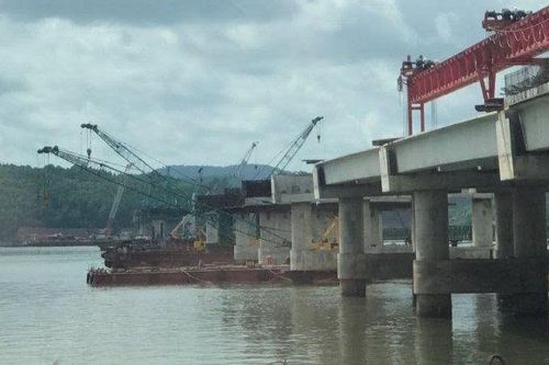 Tìm thấy thi thể công nhân bị ngã xuống sông khi xây cầu Vân Tiên