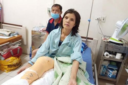 Mẹ bị máy nghiền cắt lìa chân, con gái 10 tuổi sống trong lo sợ