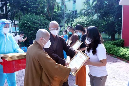 Tri ân tình nguyện viên tôn giáo hoàn thành hỗ trợ chống dịch ở TP.HCM