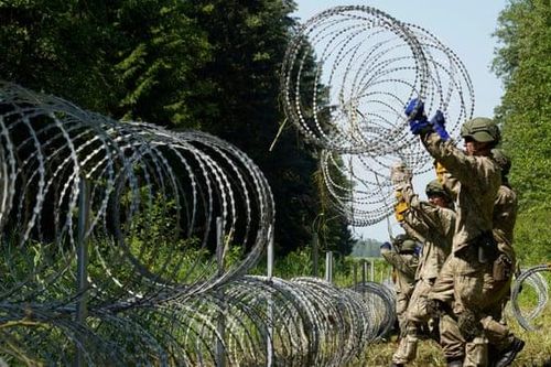 Litva, Ba Lan xây hàng rào ở biên giới với Belarus