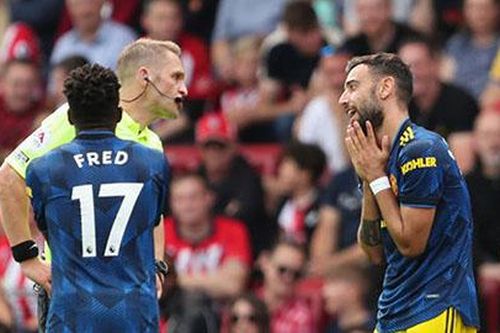 HLV Solskjaer chê đối thủ thô bạo như chơi bóng bầu dục ở trận Southampton vs Man United