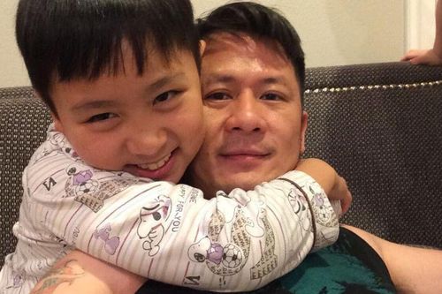 Bằng Kiều chúc mừng sinh nhật con qua điện thoại vì đã xa gia đình hơn một năm