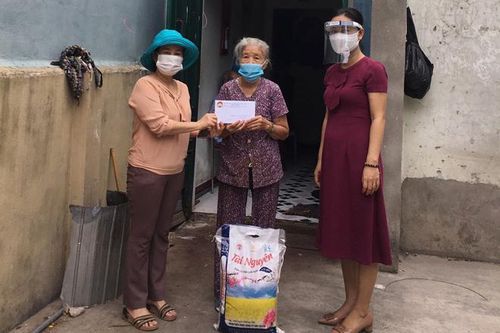 Ủy ban MTTQ Việt Nam các cấp hỗ trợ hàng nghìn suất quà cho người dân