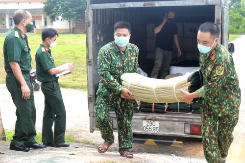 Tiếp nhận công dân có hoàn cảnh khó khăn từ nước ngoài trở về cách ly tại Tuyên Quang