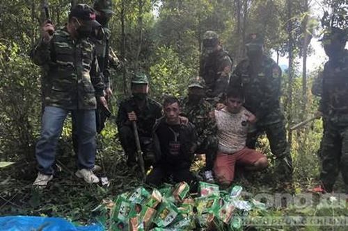 Bắt nhóm đối tượng dùng súng áp tải 46kg ma túy vào Việt Nam