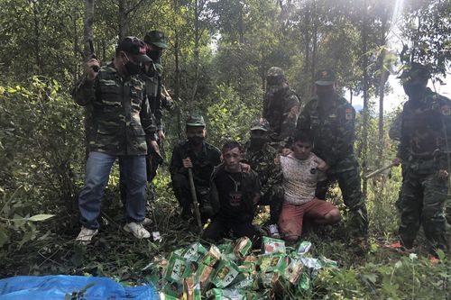 Mang súng ngắn vận chuyển 46kg ma túy từ Lào về Việt Nam