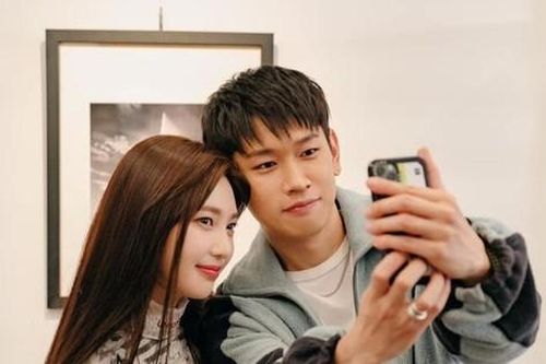 Crush: Người thương của Joy (Red Velvet) có gì đặc biệt mà được fan khen xứng đôi vừa lứa?