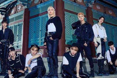 Stray Kids tái xuất: Knet chê âm nhạc 'một màu', thành viên Hyunjin bị chỉ trích 'mặt dày'