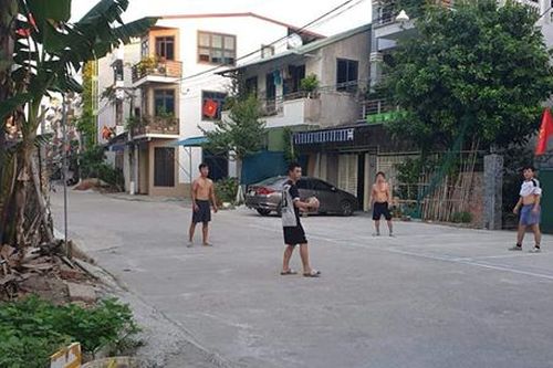 Xử phạt 4 người chơi bóng chuyền trong khi giãn cách xã hội