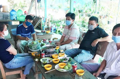 Hiệu trưởng tổ chức ăn nhậu trong thời gian thực hiện Chỉ thị 16