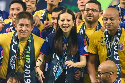 Nữ trưởng đoàn tuyển Thái Lan vận động đăng cai AFF Cup 2020