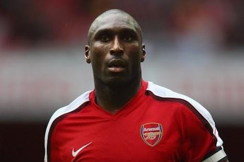 Sol Campbell đề nghị giúp đỡ Arsenal