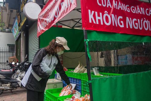 Cửa hàng thực phẩm không người bán, khách tự trả tiền tại Hà Nội
