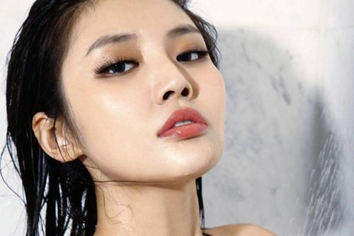 Biểu tượng gợi cảm đóng vai mẹ Đoàn Dự 'Thiên long bát bộ' ở tuổi 31
