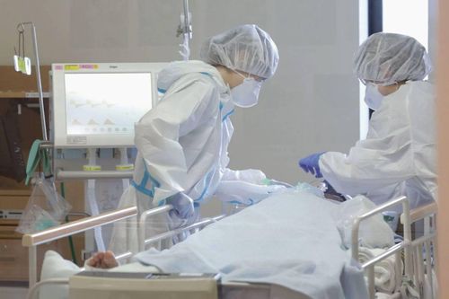 F0 điều trị tại nhà quá nhiều, Nhật lo lắng vì thiếu máy đo và tạo oxy