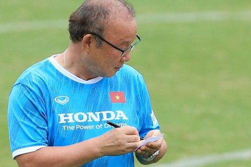 Bóng đá Việt Nam hôm nay: 3 tuyển thủ Việt Nam tập cùng đội U22