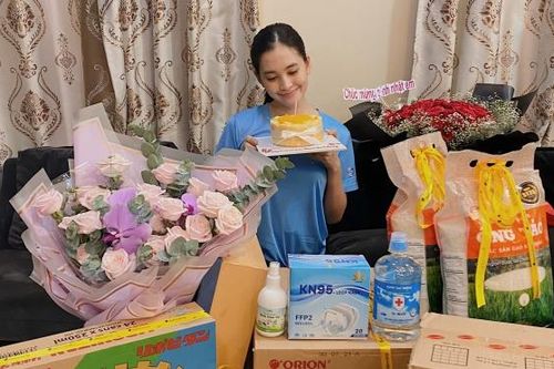 Hoa hậu Tiểu Vy được tặng gạo, nước mắm trong ngày sinh nhật