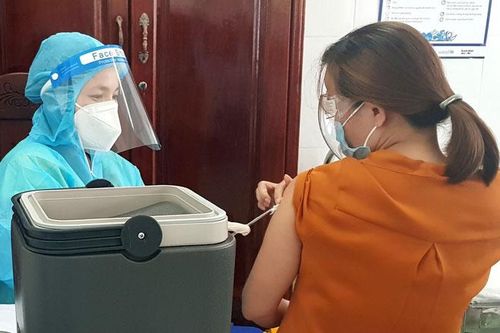 Tuyến đầu phải được tăng cường công tác bảo hộ, tiêm đầy đủ 2 mũi vaccine