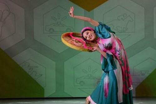 'Chí anh hùng' và 'Trúc xinh' tỏa sáng ở Frunze