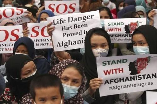 Vấn đề người tị nạn Afghanistan: Biểu tình ở Indonesia; Vatican đàm phán với Taliban