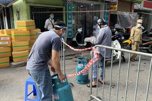 Tạo 4 chốt mở khu vực phong tỏa phường Văn Chương, Văn Miếu để chuyển hàng hóa cho người dân