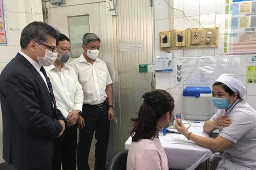 Phụ nữ mang thai mắc tiểu đường, tim mạch có nên tiêm vắc xin COVID-19?