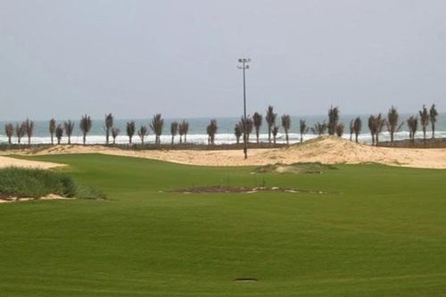 Tạm đình chỉ Giám đốc trung tâm du lịch vì ký giấy mời đi khảo sát sân golf giữa tâm dịch