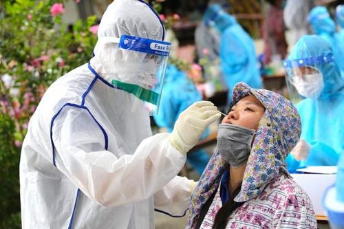 TP. HCM: Ngày đầu xét nghiệm nhanh Covid-19, phát hiện 6.000 ca dương tính