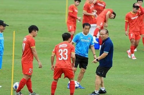 Hậu vệ Nguyễn Thành Chung phải tập riêng cùng Minh Vương