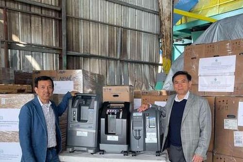 Ông David Dương tặng 250 máy trợ thở oxy cho Việt Nam