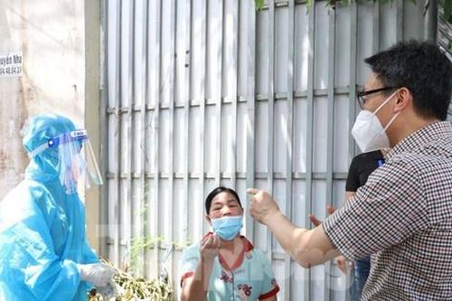 Phó Thủ tướng Vũ Đức Đam: Bình Dương nên hướng dẫn dân tự lấy mẫu xét nghiệm COVID-19