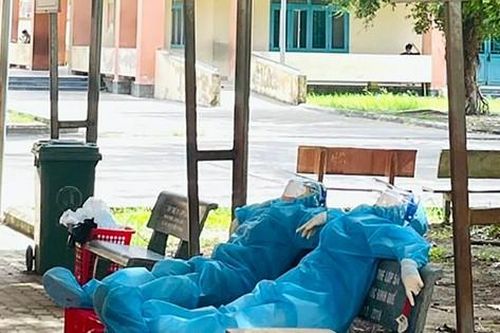Đoàn 'chiến sĩ áo trắng' Lâm Đồng tình nguyện ở lại Bình Dương thêm 1 tháng