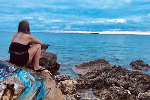 Cuộc sống của cô gái Anh mắc kẹt 18 tháng ở 'thiên đường không bóng Cô Vy'